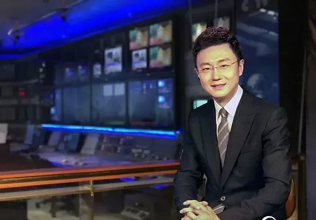 新闻联播主播刚强引导爱妻春妮做妈妈