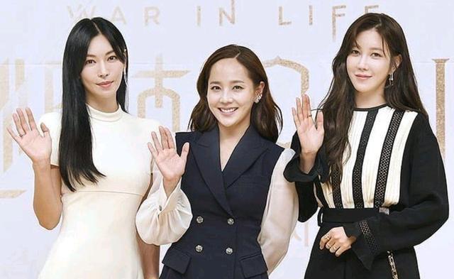 周末十点黄金档顶楼3开播成员合影曝光这次周丹泰无吻戏