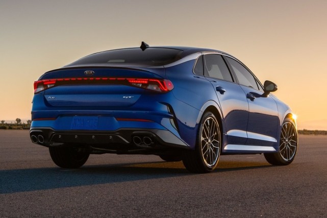 2022款起亚k5gtline海外版外观气势凶悍