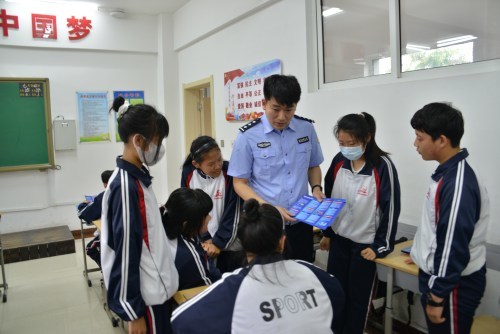 铁岭县公安局到新台子中学开展反诈宣讲活动