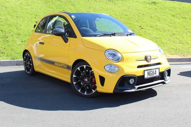 體驗菲亞特阿巴斯abarth595c敞篷小鋼炮多年沒有大改的產物