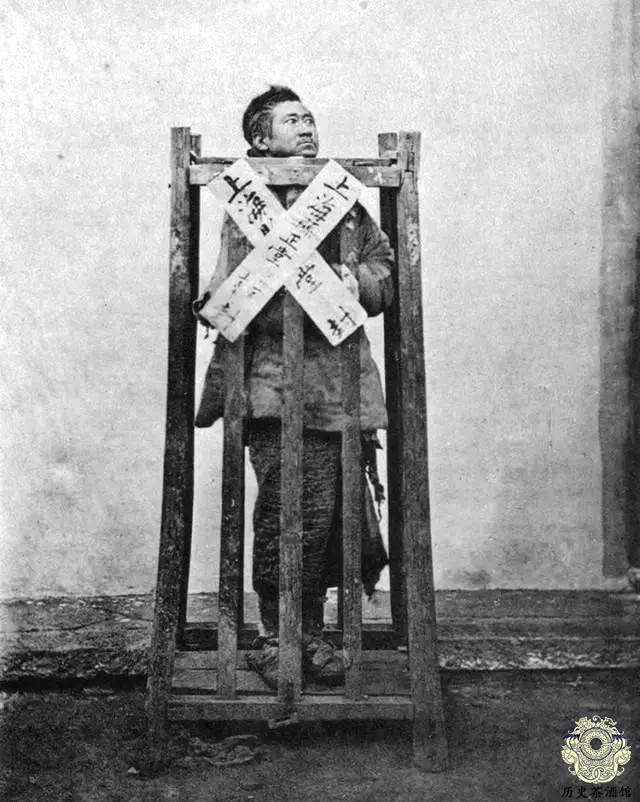 五花八门的清末刑罚老照片图7是半空蹲马步图9女犯人痛苦万分