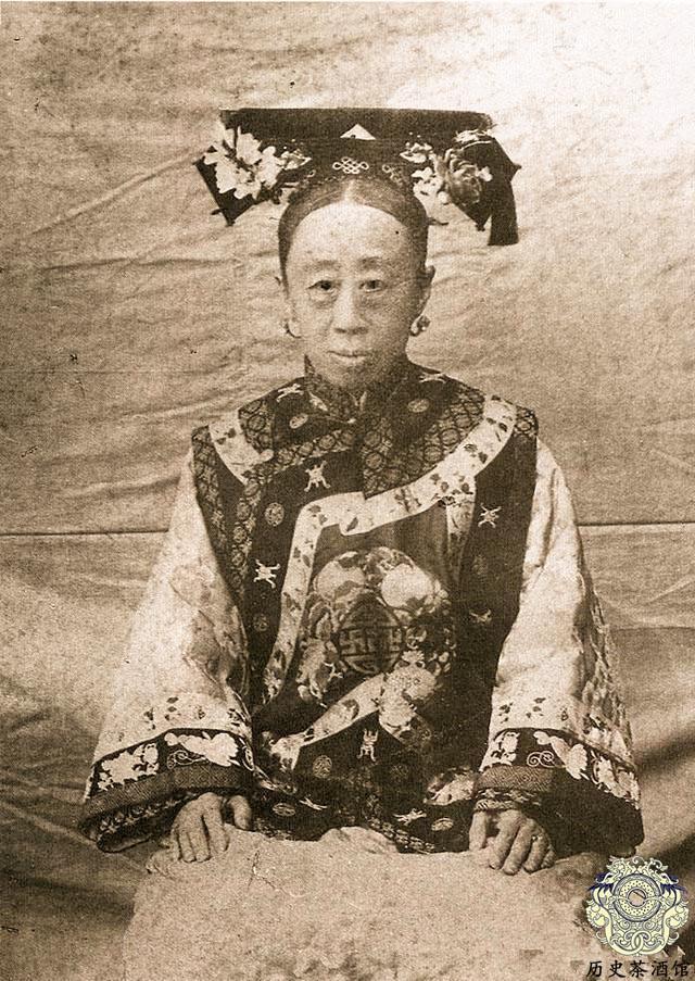慈禧身边八大女官罕见老照片:图5是真正的公主,图6