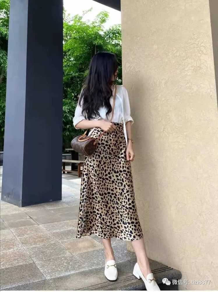 豹纹半身裙搭配什么上衣好看有气质_腾讯新闻