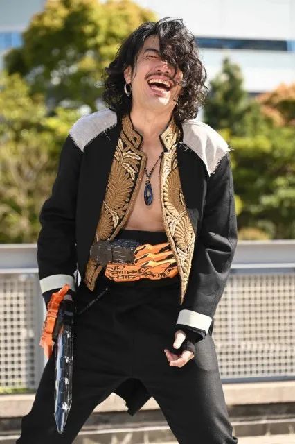 假面骑士saber第38话先行图来袭神代兄妹救场老仁狂笑