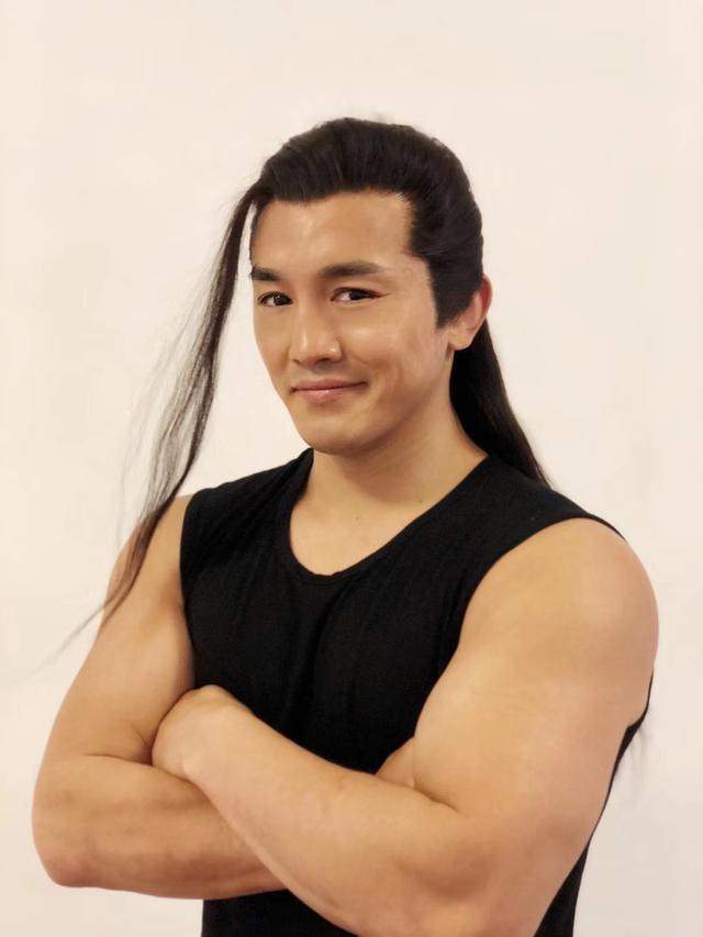 气愤!武僧一龙打网红遭痛批,梅威瑟揍网红受热捧,一龙得罪谁了