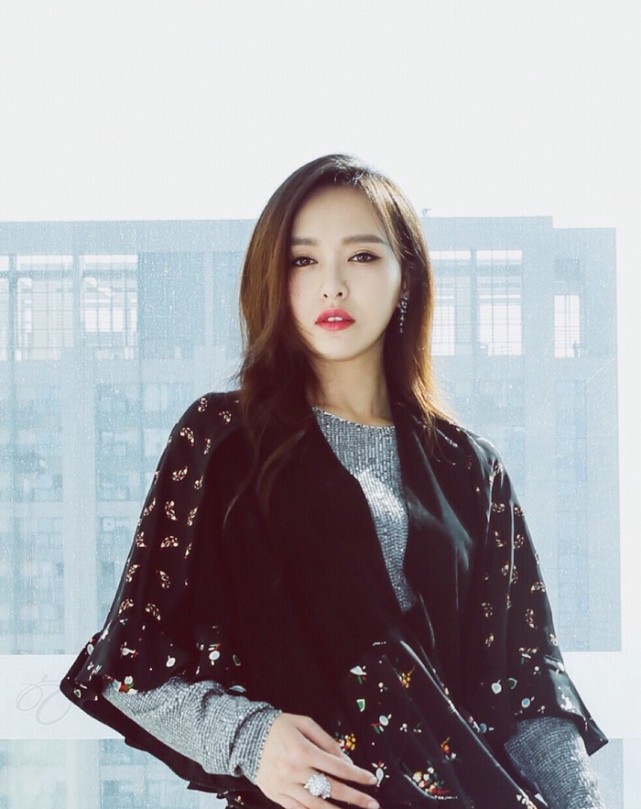 明星图集85花的四小花旦唐嫣