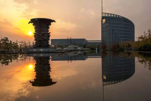 航海学院,材料学院等20个专业学院,西工大不仅三航(航空,航天,航海)的