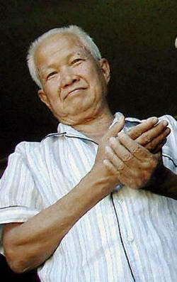 乔森潘自称是傀儡波尔布特犯下的罪行和他无关