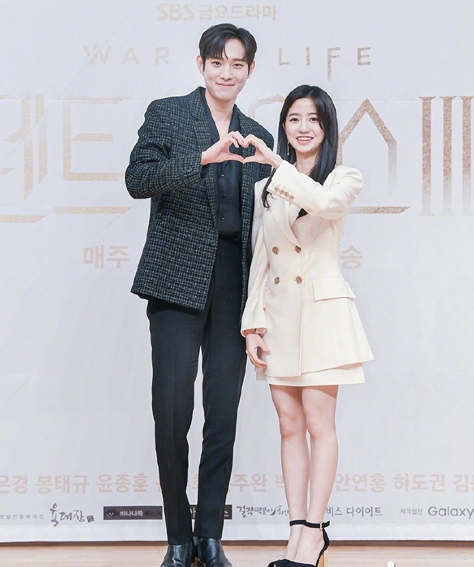 万众期待的顶楼3终于开播了,发布会现场男帅女美,画面超养眼