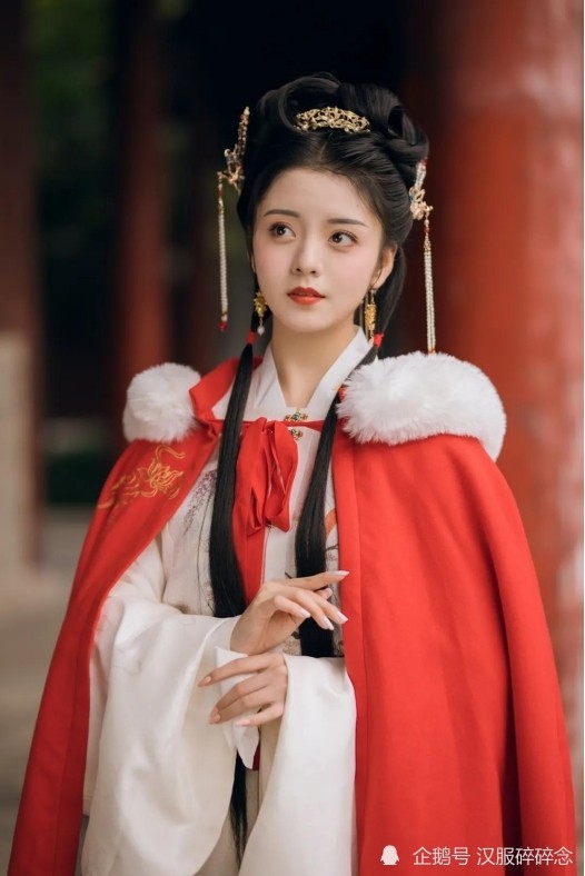 00后汉服模特走红戏曲与汉服结合顾盼生辉四月也太美了吧