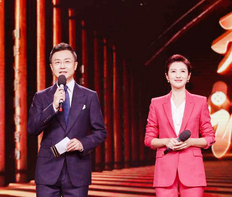 新闻联播 主播刚强 引导爱妻春妮做妈妈 腾讯新闻