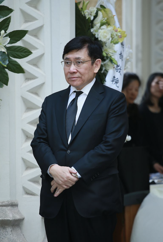 郭炳联鼓励民众打疫苗抽奖送手机,遭嫌弃出手小气,同行送房一套