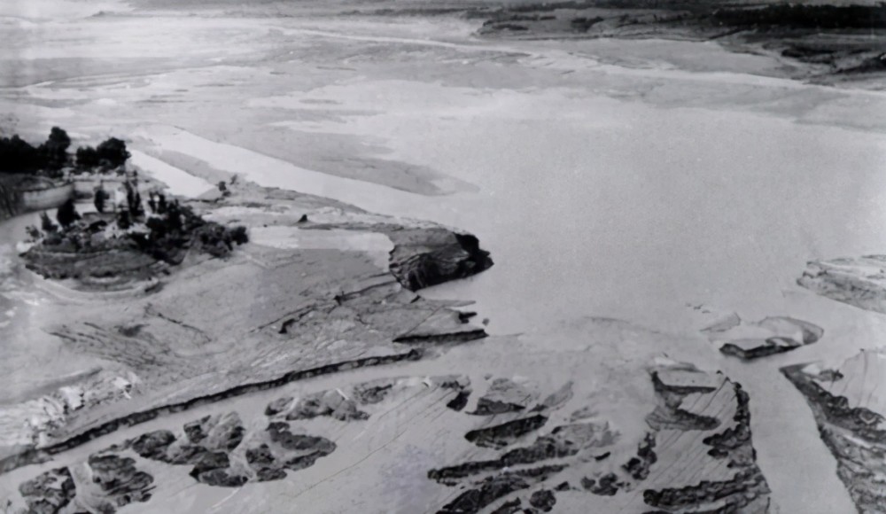 回忆758驻马店溃坝:洪水冲垮堤坝致上百万