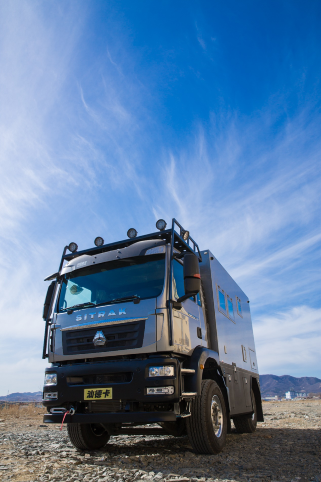 戈壁利器售价138万的国产曼恩越野房车配备400l水箱1600ah锂电