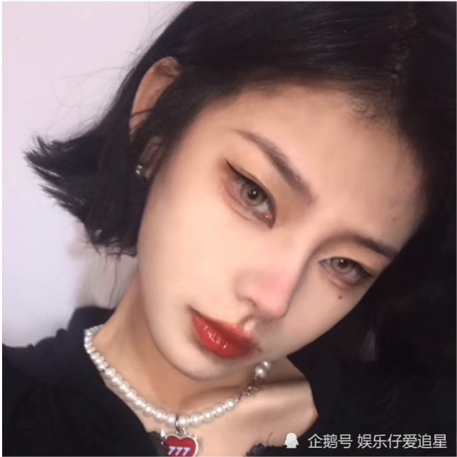 网红西红柿ovo晒素颜照狐狸眼魅惑勾人力破颜值翻车一说