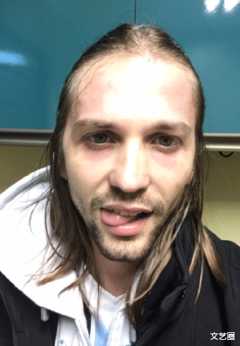 莲花小王子近照曝光,秃头油腻帅气不再,粉丝:曾有多爱现在就跑得有多