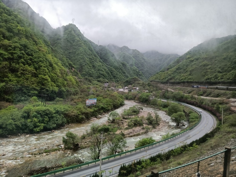 不止如此,它的建成也為後來修建包茂高速秦嶺終南山公路隧道做出了