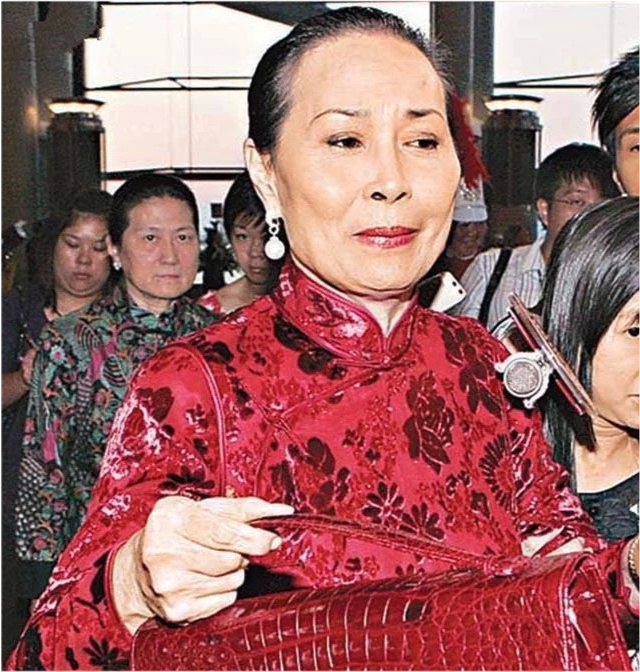 风华绝代的二太太出身名门14岁嫁赌王她才是狠角色