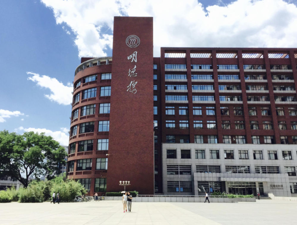 北京出了名的"官校",身份地位特殊,毕业生多半都成了公务员