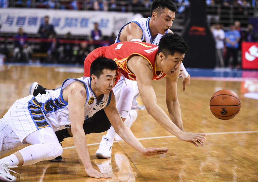 鲍文 答球迷：5人候选CBA史上“四大恶人”，怎么选？马布里上榜有争议