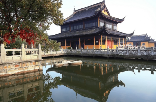 江苏一座低调的佛寺 建在周庄的水面上 被网友称为 水中佛国 腾讯新闻