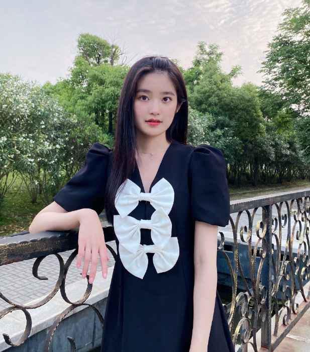 林青霞"女儿"长大太绝了!高颜值找不到区别,精湛演技不输杨紫