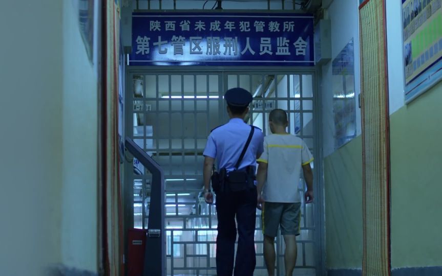 15岁勒死初恋女友狱中服刑自考本科未成年犯小张的救赎与新生