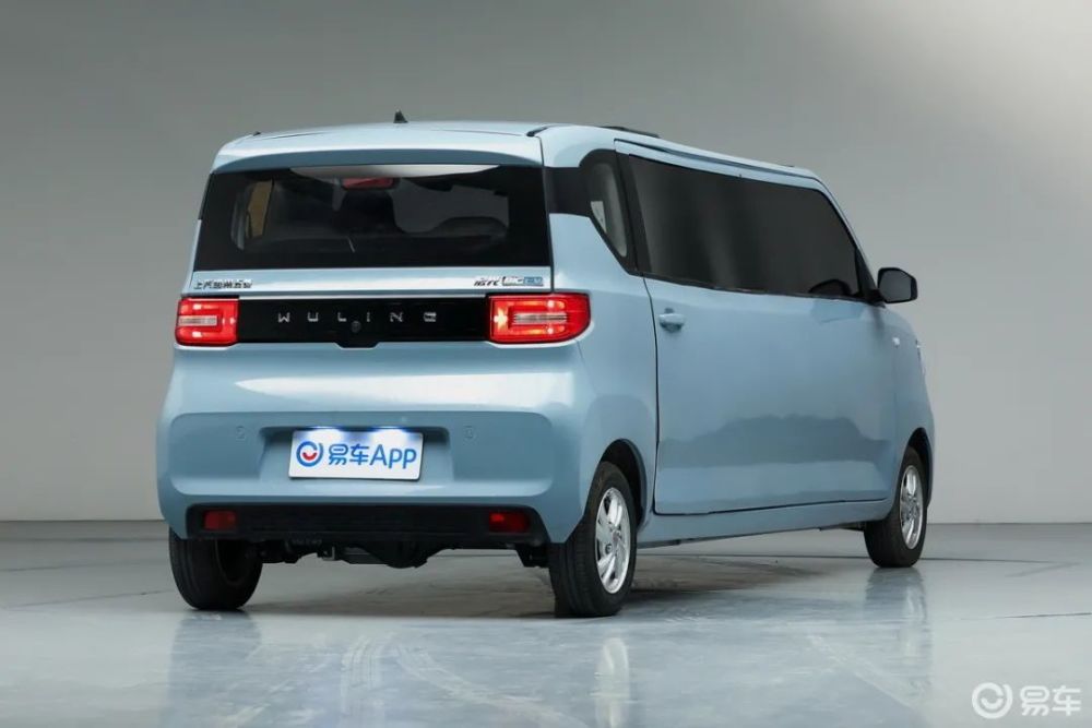 你们要的五菱宏光big ev来了,开门能挡一条路!