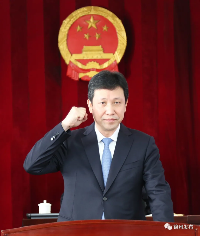 会议审议并表决通过了人事任免事项,决定接受于学利同志辞去锦州市