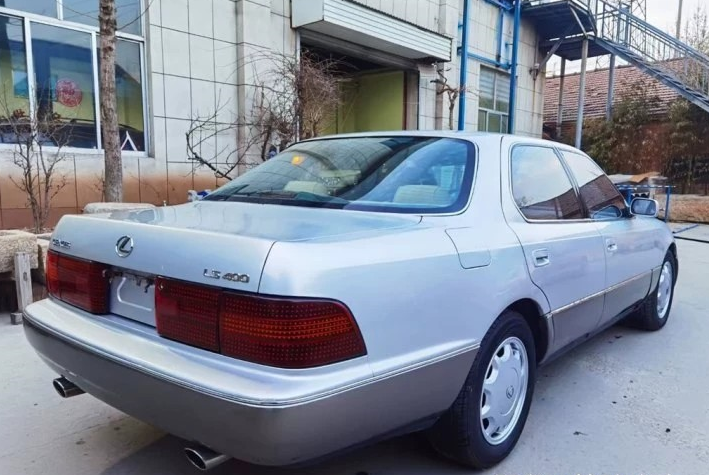 小伙花6万买辆1995款雷车ls400 为情怀买单 一个月后将其退回 全网搜