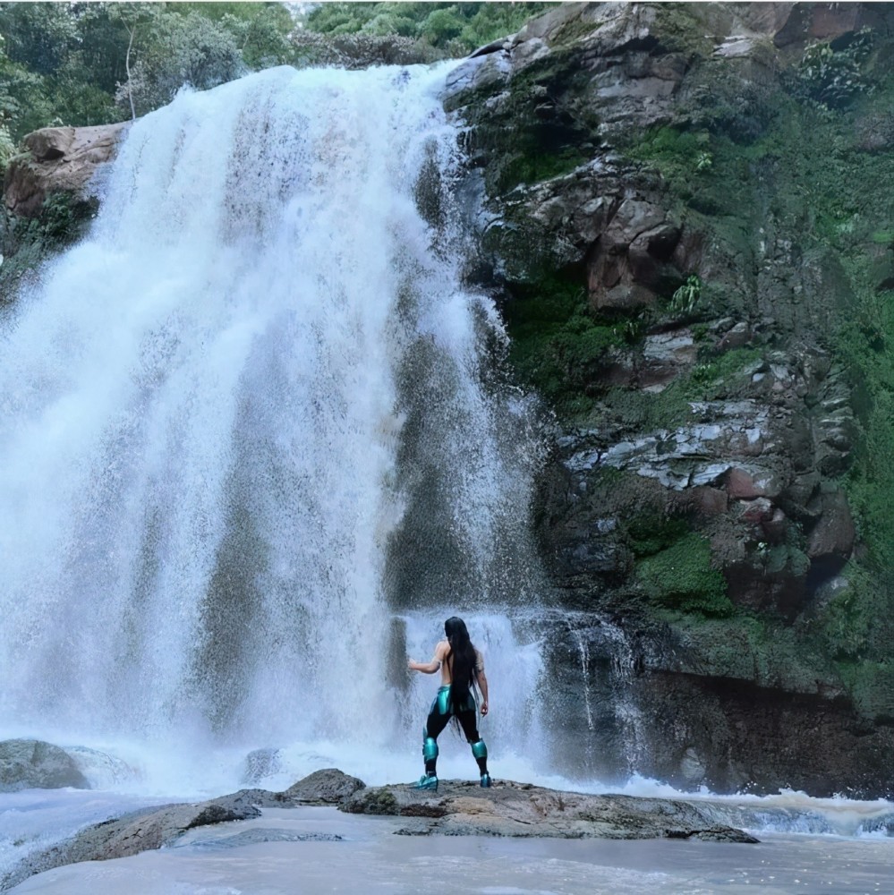 模玩控:高度还原?《圣斗士星矢》紫龙cos