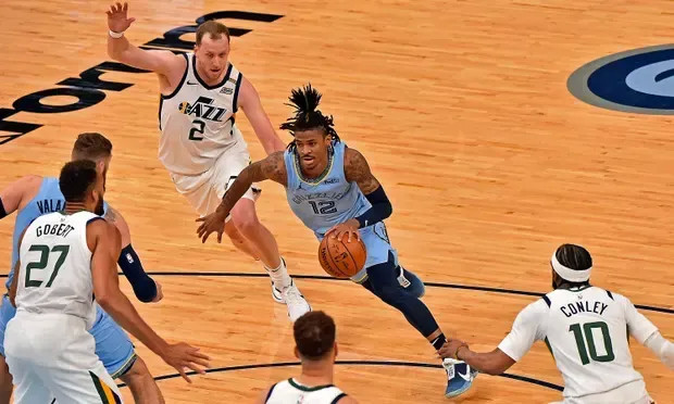 勒布朗-詹姆斯 在今年的NBA季后赛中，新一代正在崛起，谁会顶替詹姆斯王座？