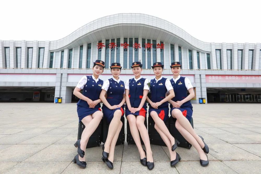 颜值爆表乘务员小姐姐换夏装啦