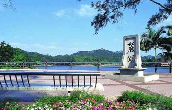 广州 麓湖 公园 背靠白云山景观出众 观花看景垂钓好地方 腾讯新闻