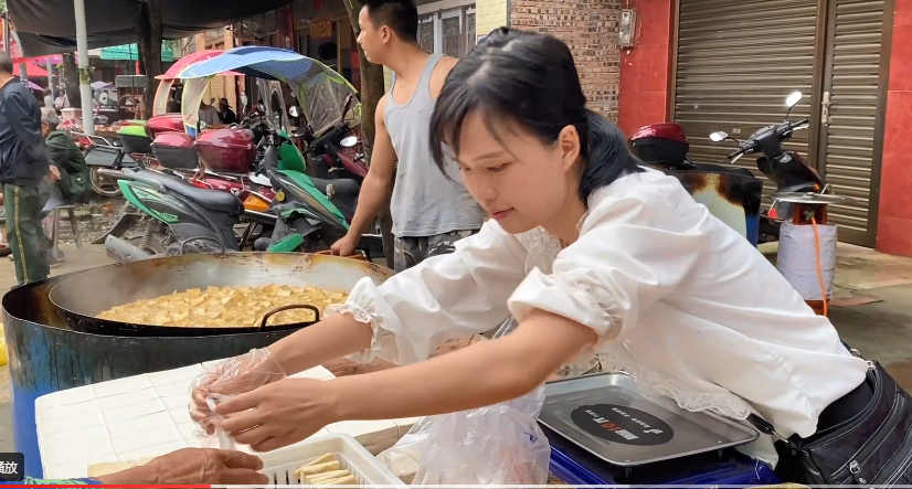 幸福的生活靠自己双手打造,为这个勤劳善良的姑娘点赞!