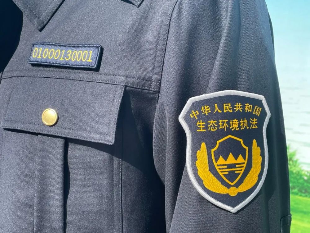 这款以绿水青山为标志的制服正式亮相江苏