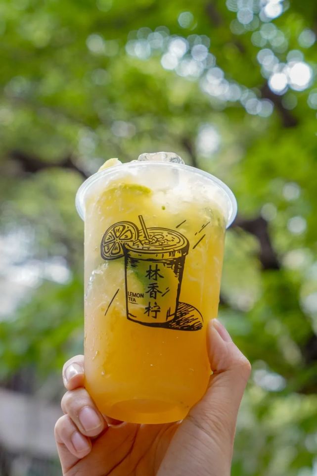 网红手打柠檬茶『林香柠』凭借原谅绿和手打渣男柠檬茶火