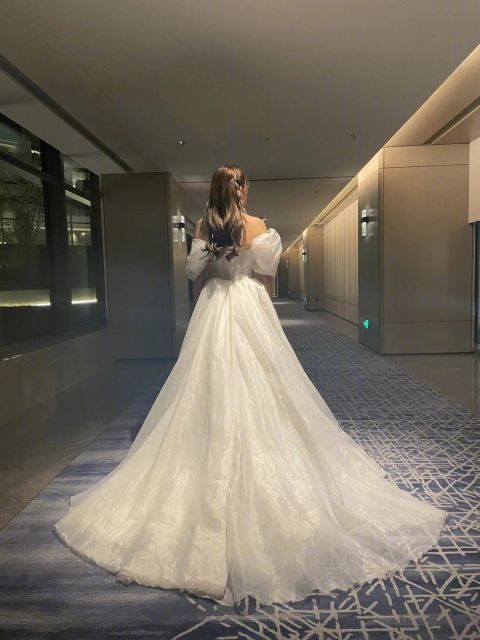 程潇穿露肩深v白纱扮花仙子网友身材绝顶无法呼吸