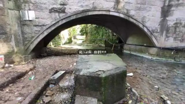 杭城这口人气挺旺的泉水发臭了？有人曾提着13个桶来装！怎么回事？_腾讯新闻