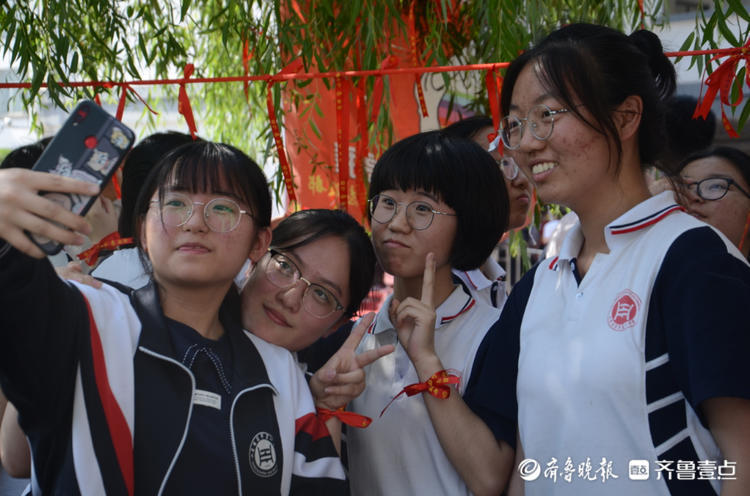 菏泽一中举行2021届高三年级离校祝福励志活动_腾讯新闻