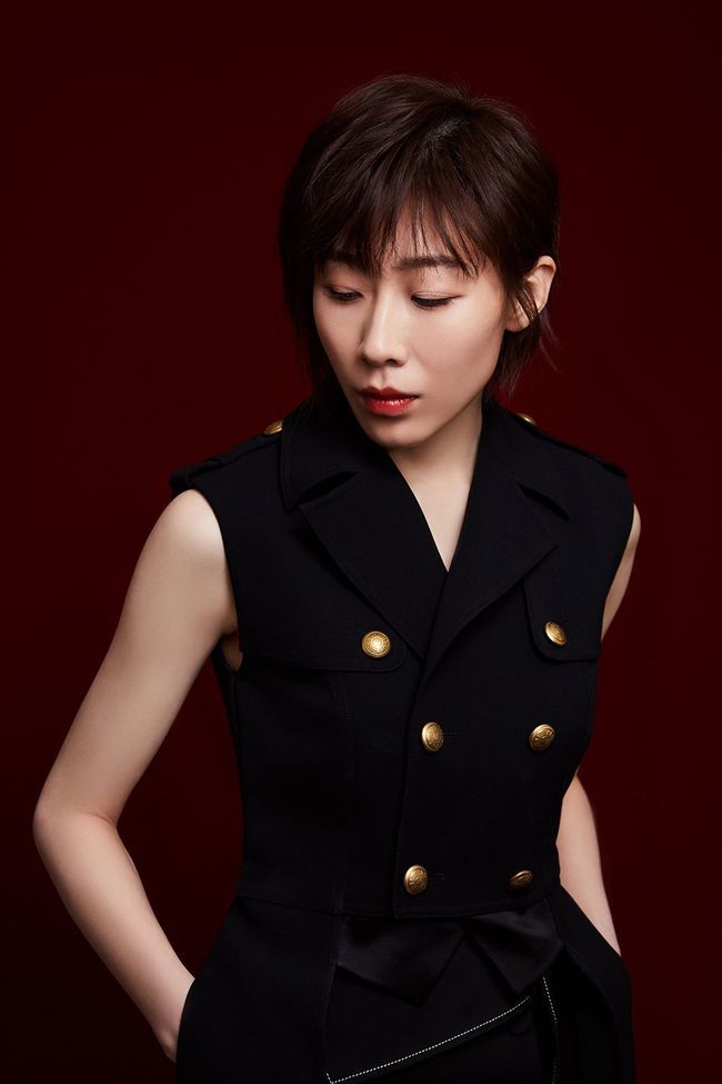 88年任素汐,不看简历真看不出来,简约穿搭怎么都像70后