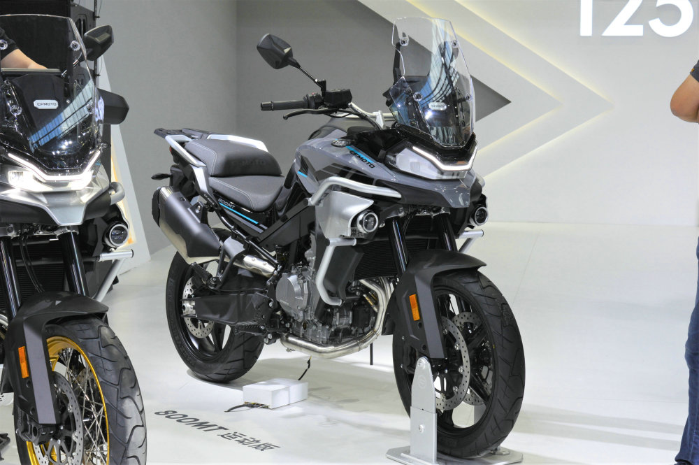 刷新国产adv配置上限 春风800mt北京摩展实拍-腾讯新闻