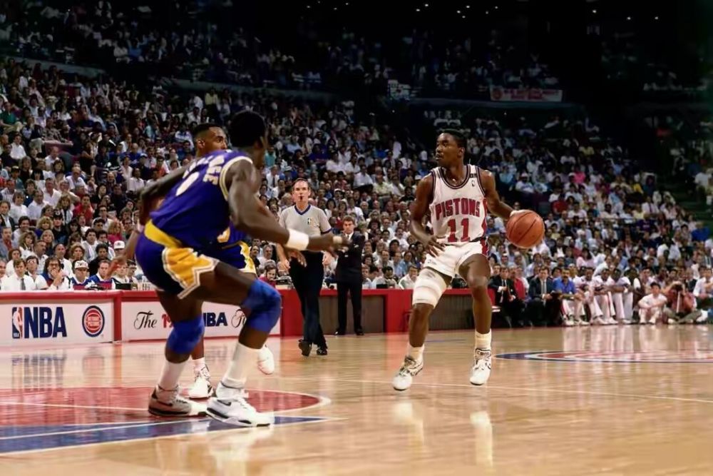 罗恩哈珀 NBA历史长篇小说（五十五）：湖人队史最艰难夺冠，微笑刺客上演神迹