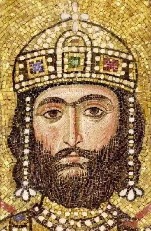 1095年,皇帝阿莱克修斯·科穆宁面对危机四伏的局面,迫于无奈,不得不