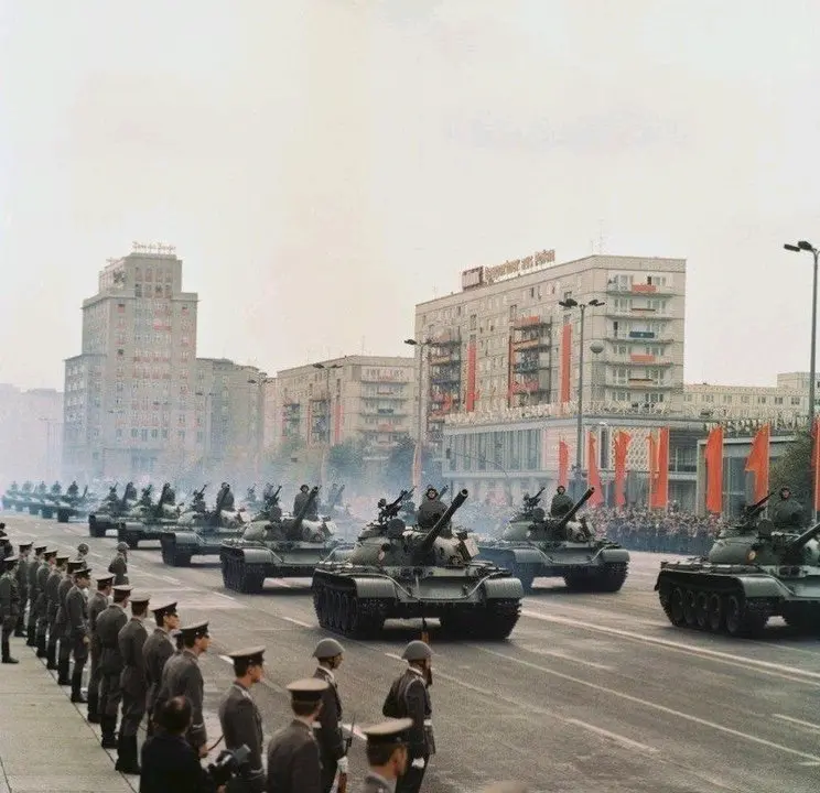 东德阅兵式上的t-55东德阅兵式上的bmp-1所以,在国际军贸市场上,德国