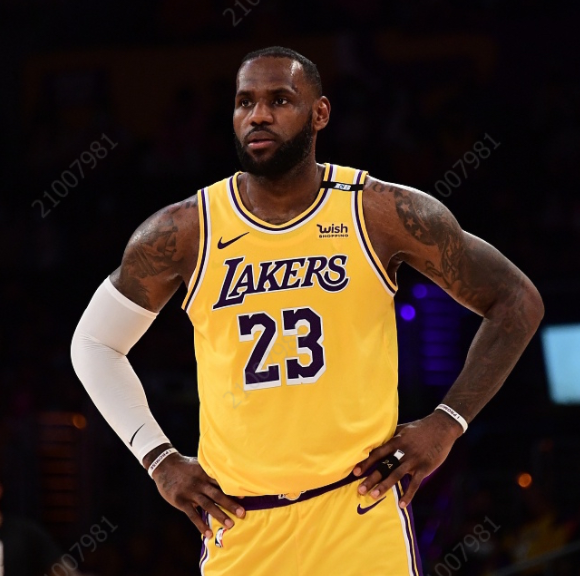 詹姆斯 NBA：湖人重建计划曝光，詹姆斯态度坦然，湖人核心阵容保留
