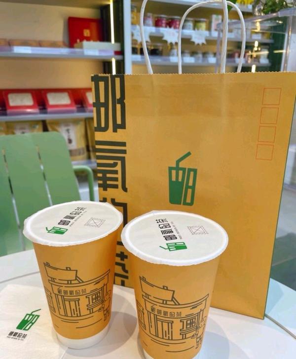 中国邮政也"跨界"卖奶茶了?排队3小时,取餐1小时顾客也乐意!为啥?