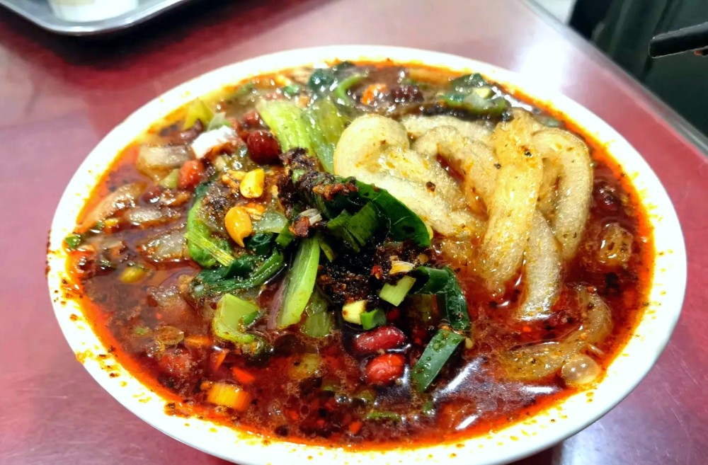 五,麻辣手擀粉纯土豆淀粉制成的手擀粉是我家常备的一种食材,平时涮