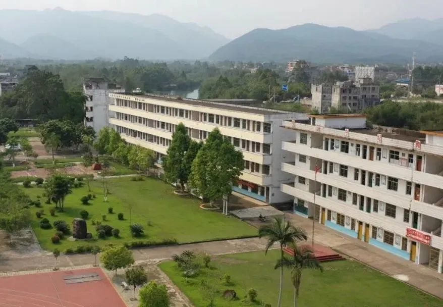 包含桂平市学企业建站模板制作的词条